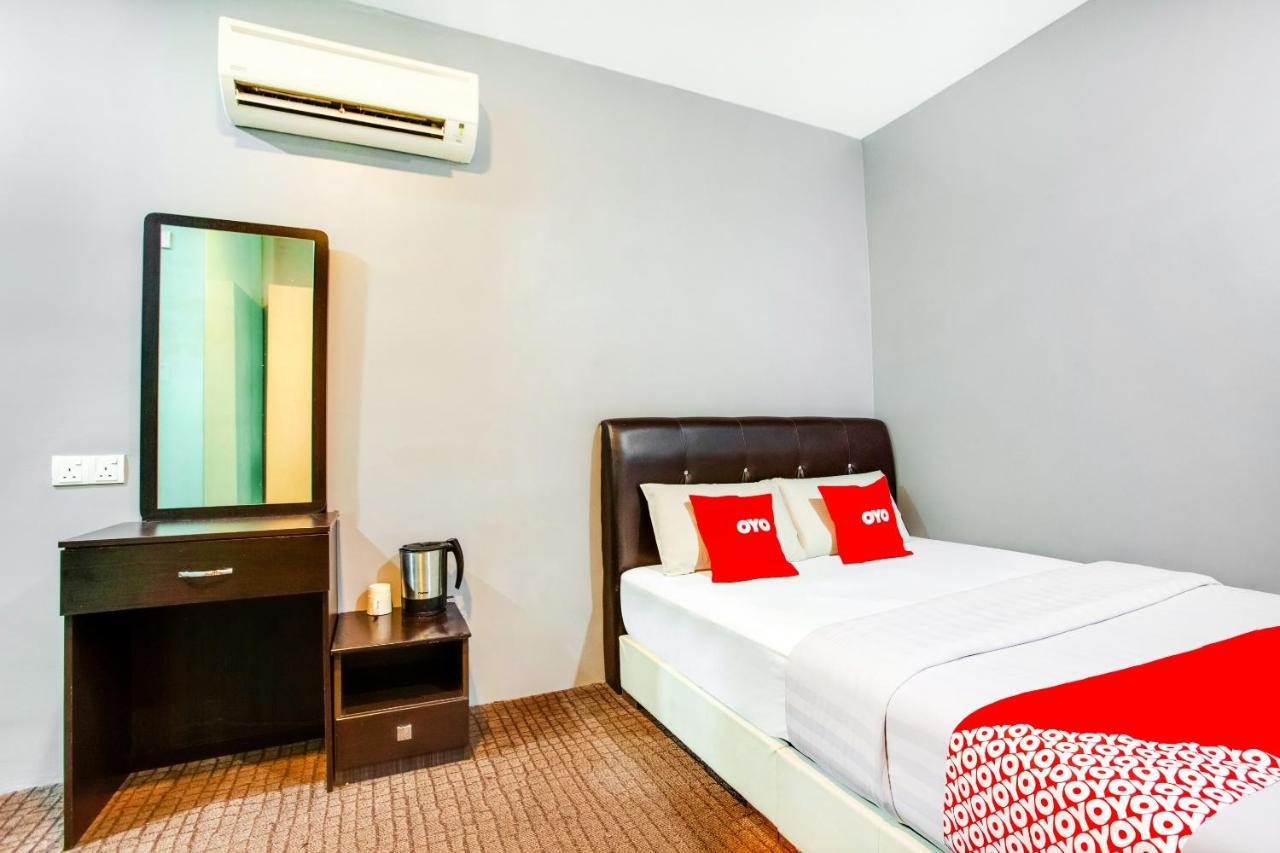 Oyo 89652 P Line Hotel