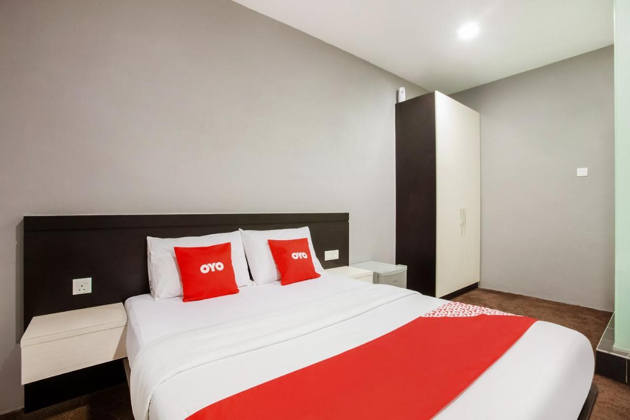 Oyo 89652 P Line Hotel 2*