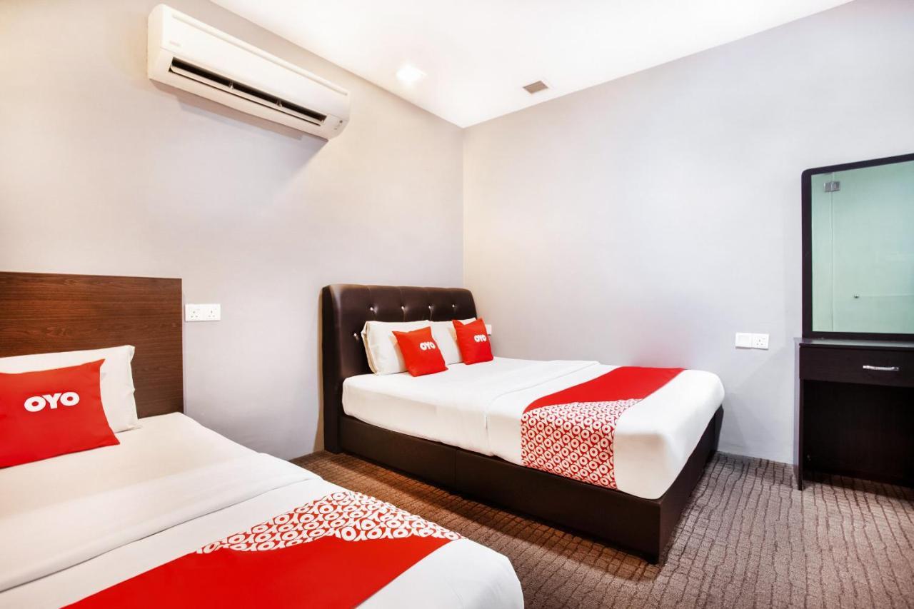Oyo 89652 P Line Hotel