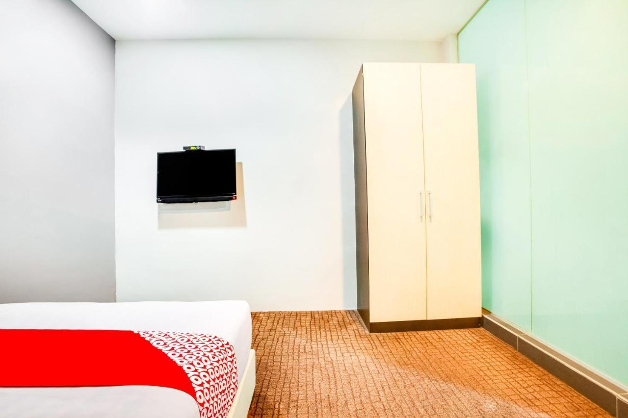 Oyo 89652 P Line Hotel
