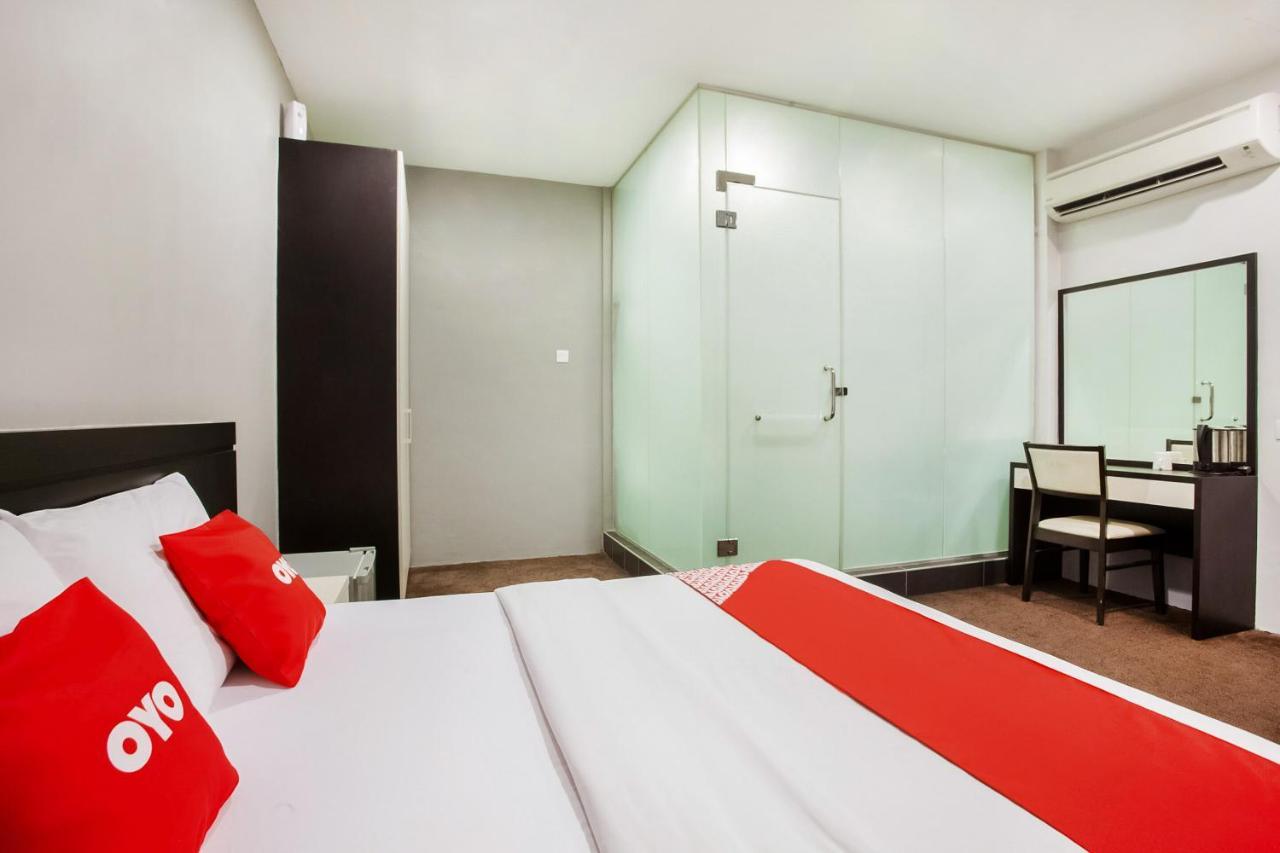 Oyo 89652 P Line Hotel 2*