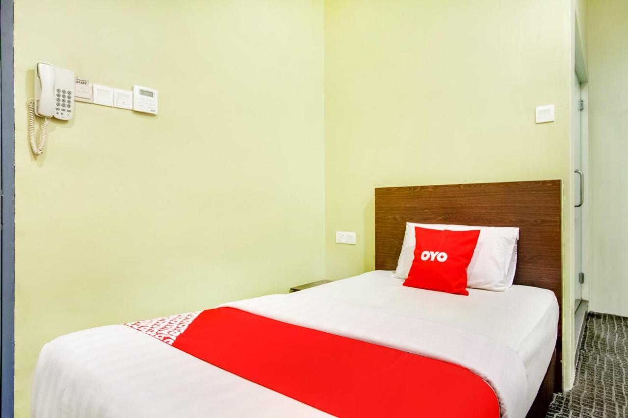Oyo 89652 P Line Hotel 2*