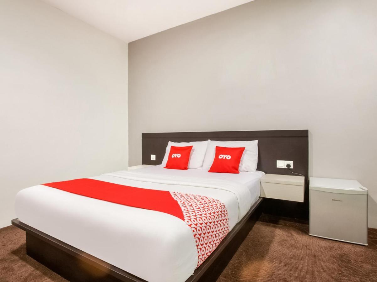 Oyo 89652 P Line Hotel