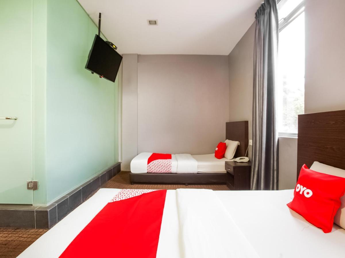 Oyo 89652 P Line Hotel
