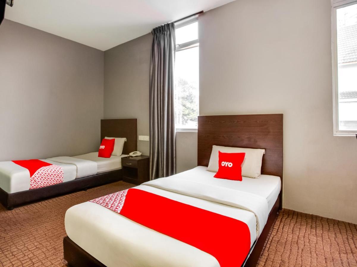 Oyo 89652 P Line Hotel
